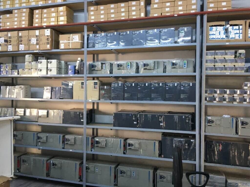 Composants électriques industriels en lot